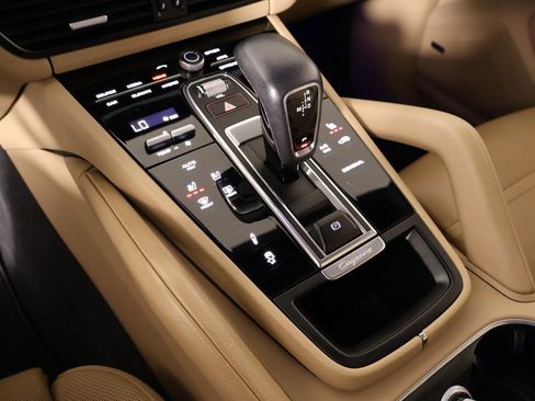 Used 2020 Porsche Cayenne Base image 10