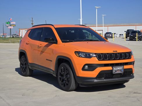 New 2026 Jeep Compass Latitude image 3