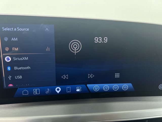 Used 2026 Cadillac Lyriq Luxury AWD/4WD image 13
