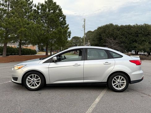 Used 2018 Ford Focus SE image 8