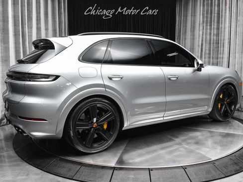 Used 2025 Porsche Cayenne GTS image 5