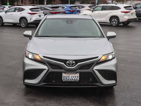 Used 2021 Toyota Camry SE image 6