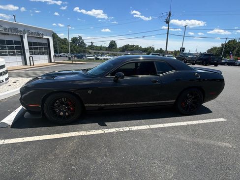 Used 2015 Dodge Challenger SRT Hellcat RWD image 2