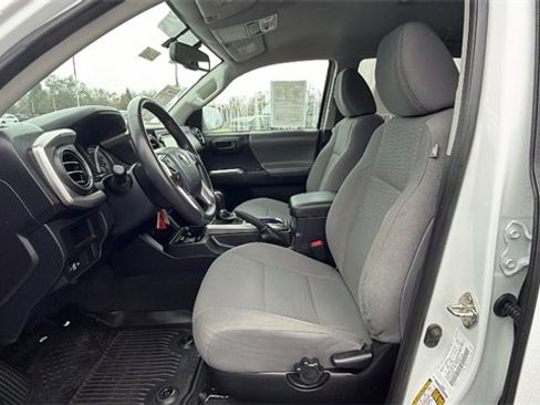 Used 2017 Toyota Tacoma SR5 image 32