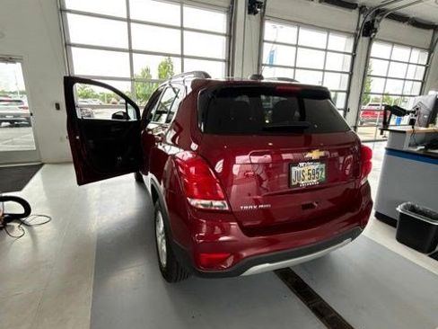 Used 2022 Chevrolet Trax LT w/ LT Convenience Package AWD/4WD image 7