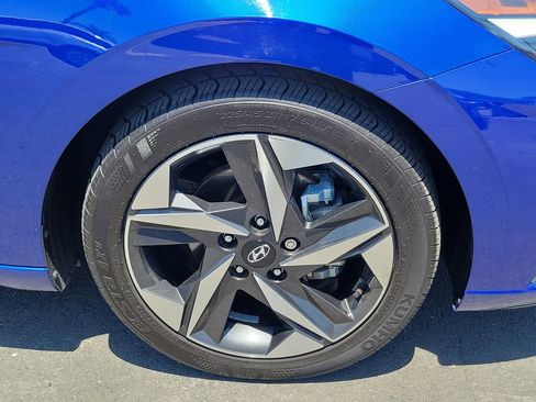 Used 2022 Hyundai Elantra SEL w/ Convenience + Premium Package FWD image 5