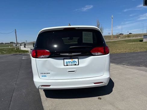 Used 2023 Chrysler Voyager LX FWD image 4