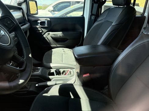 Used 2023 Jeep Gladiator Sport image 7