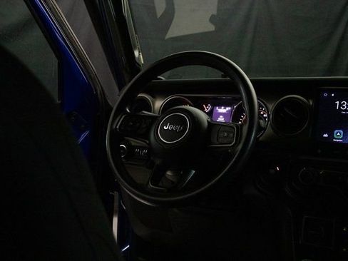 Used 2018 Jeep Wrangler Unlimited Sport image 13