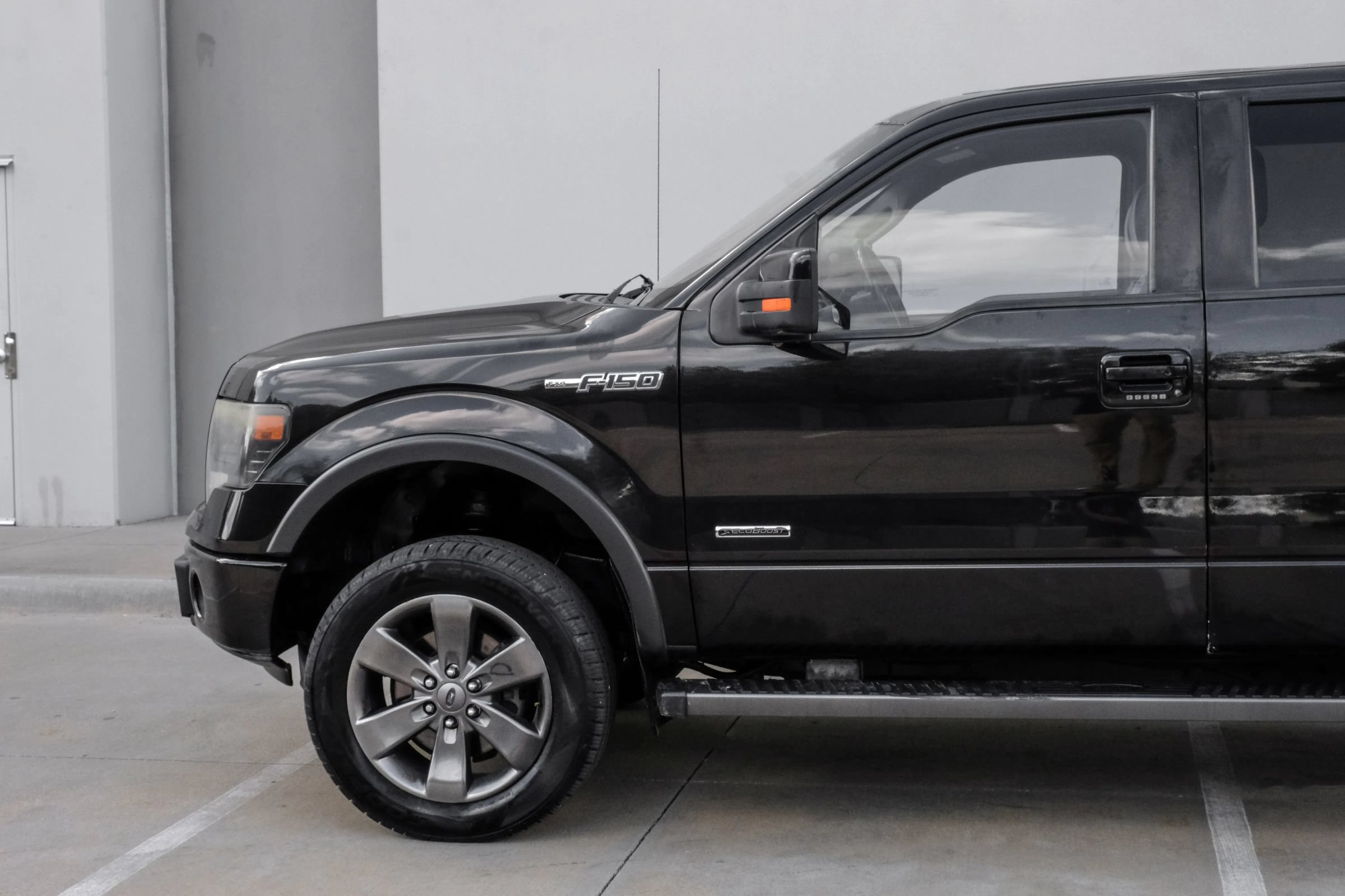 Used 2014 Ford F150 FX4 w/ Equipment Group 402A Luxury AWD/4WD image 14