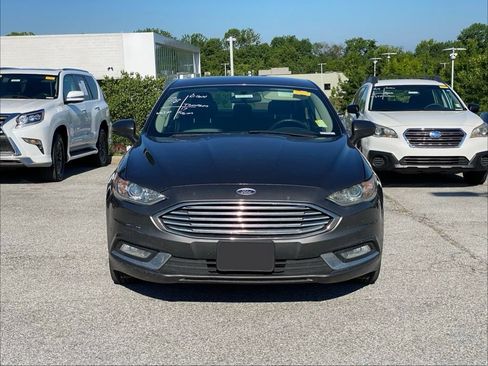 Used 2017 Ford Fusion SE w/ Equipment Group 201A FWD image 2