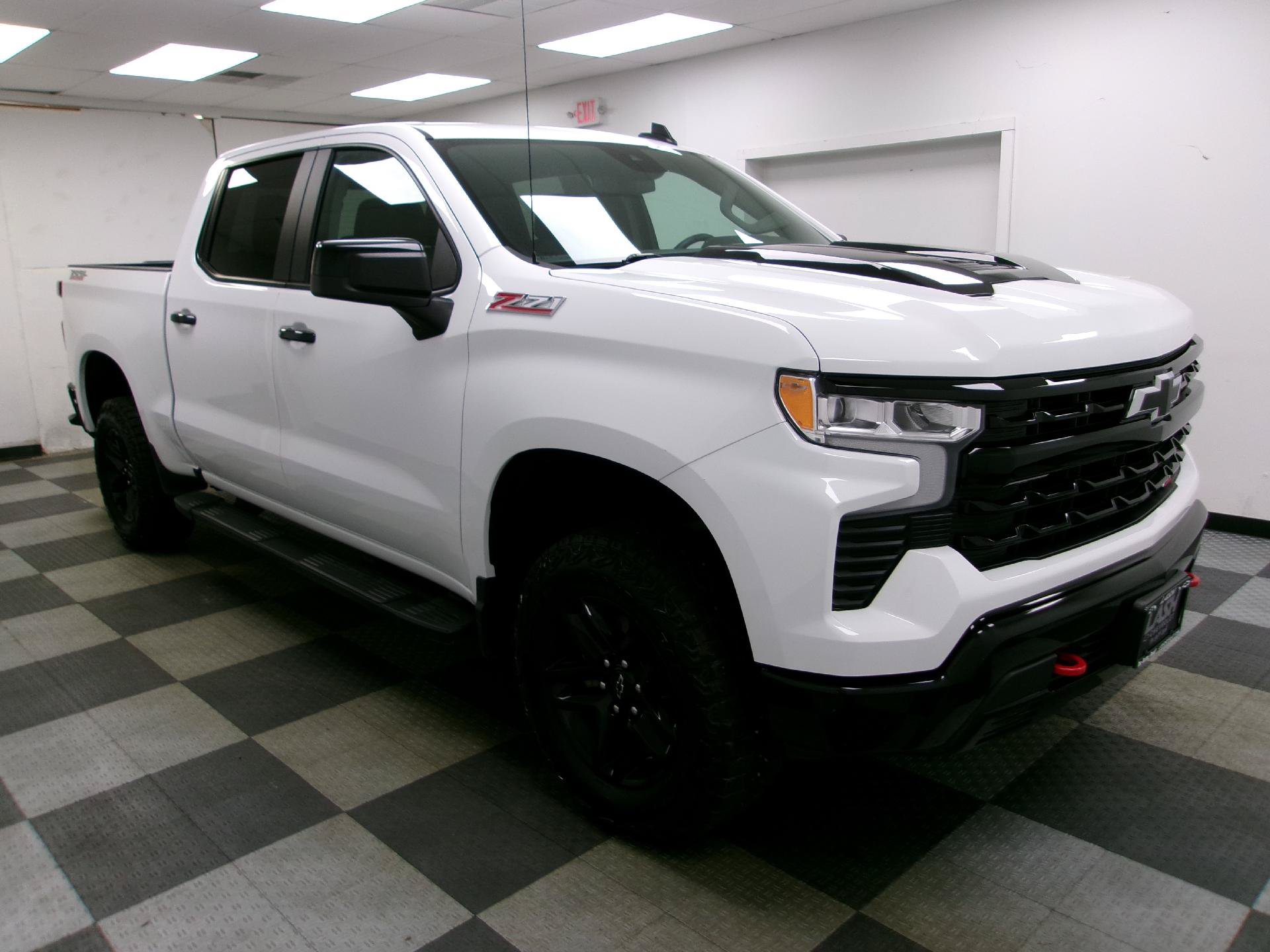 Used 2025 Chevrolet Silverado 1500 LT Trail Boss w/ Protection Package AWD/4WD image 2
