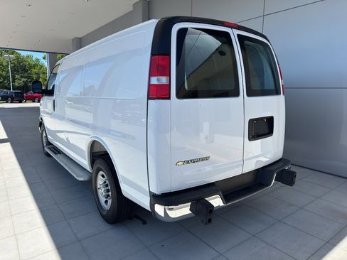 Used 2025 Chevrolet Express 2500 w/ Driver Convenience Package RWD image 4