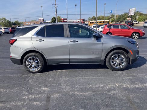 Used 2023 Chevrolet Equinox LT image 2