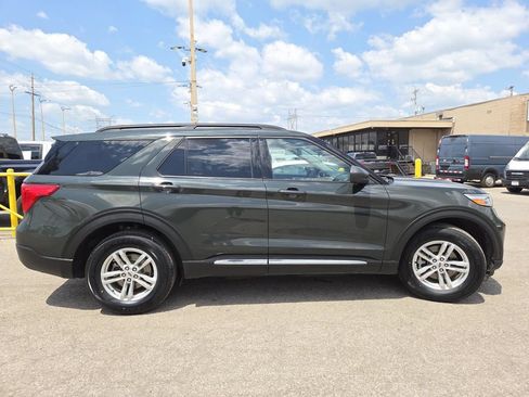 Used 2022 Ford Explorer XLT w/ Equipment Group 202A AWD/4WD image 16