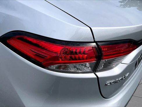 Used 2025 Toyota Corolla LE w/ LE Premium Package FWD image 28
