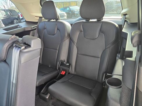 Used 2023 Volvo XC90 B6 Plus w/ Protection Package Premier image 12