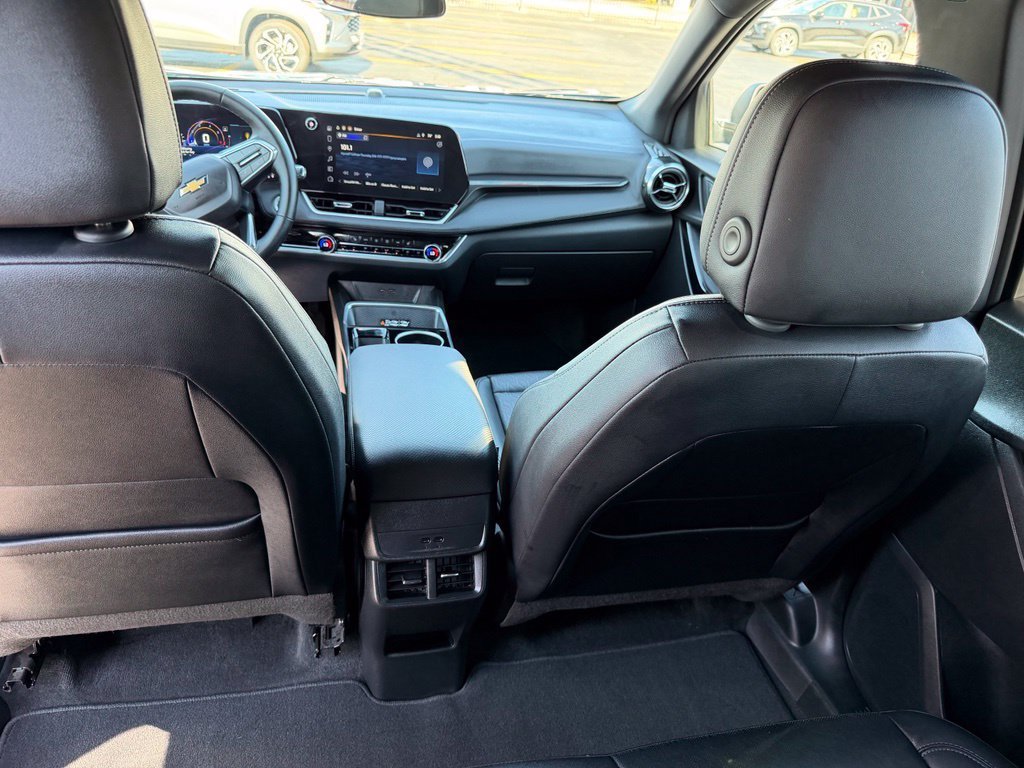 Used 2025 Chevrolet Equinox LT w/ Convenience Package II AWD/4WD image 14