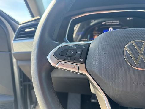 Used 2023 Volkswagen Jetta SE image 9