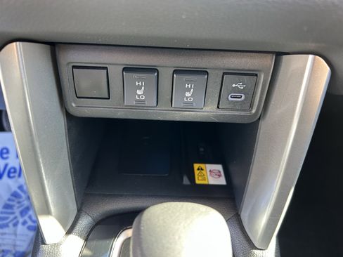 Certified 2023 Toyota Corolla Cross XLE image 28