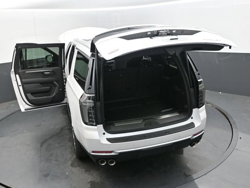New 2025 Chevrolet Suburban Premier image 48
