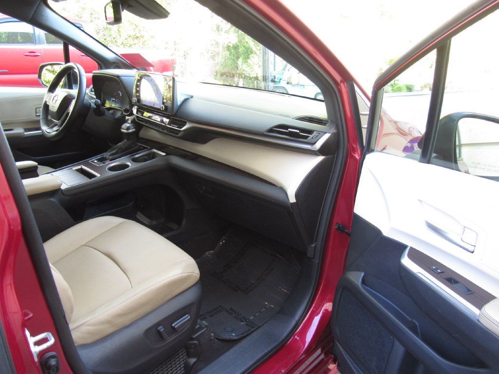 Certified 2023 Toyota Sienna XLE w/ XLE Plus Package AWD/4WD image 20