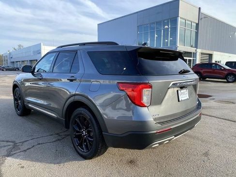 Used 2022 Ford Explorer XLT w/ Equipment Group 202A image 8