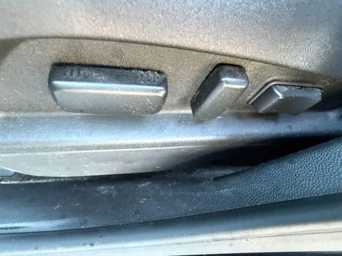 Used 2017 Chevrolet Equinox LT w/ Convenience Package image 16