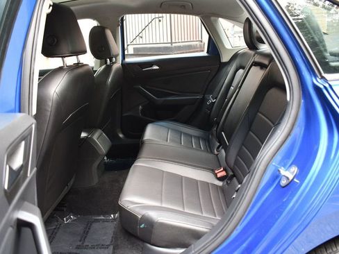 Used 2022 Volkswagen Jetta SE w/ Panoramic Sunroof Package image 34