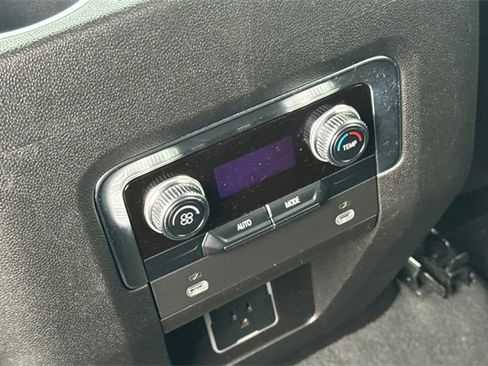 Used 2023 GMC Yukon XL SLE w/ Gmc Pro Safety Plus Package image 44