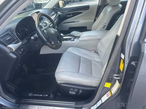 Used 2015 Lexus LS 460 AWD w/ Comfort Package image 9