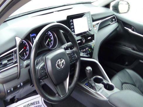 Used 2024 Toyota Camry SE image 18