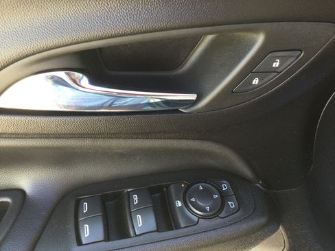 Used 2024 Chevrolet Equinox LT AWD/4WD image 9