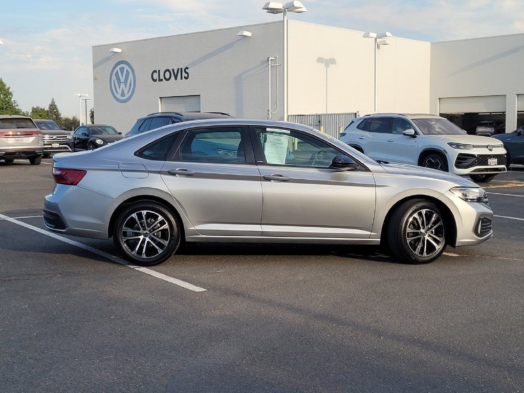 Used 2023 Volkswagen Jetta Sport FWD image 5