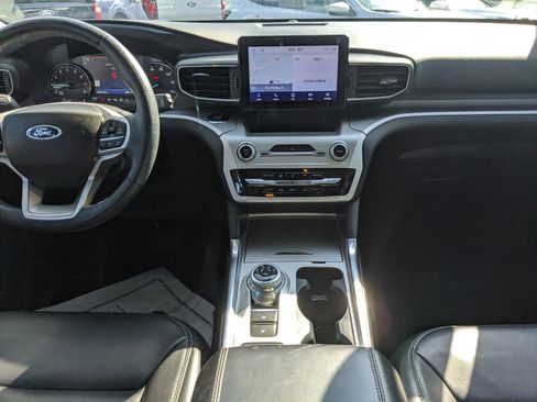 Certified 2022 Ford Explorer XLT w/ Equipment Group 202A image 18