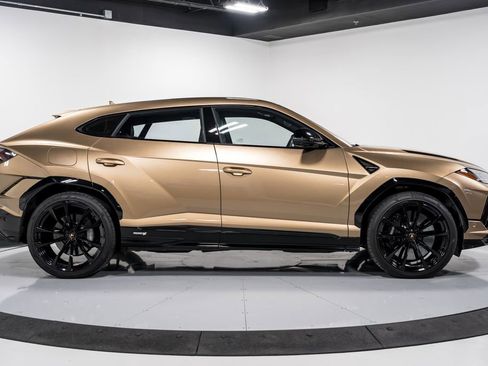 Used 2024 Lamborghini Urus S image 2
