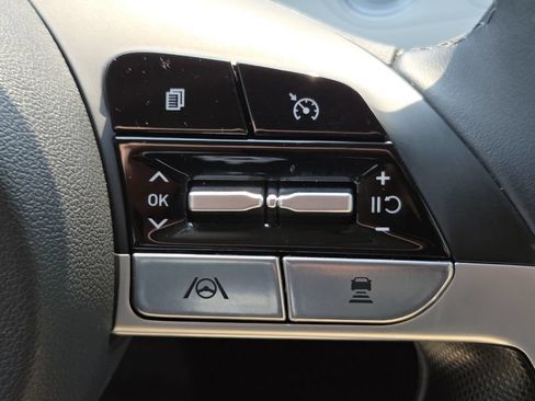 Used 2022 Hyundai Elantra Limited w/ Cargo Package FWD image 14