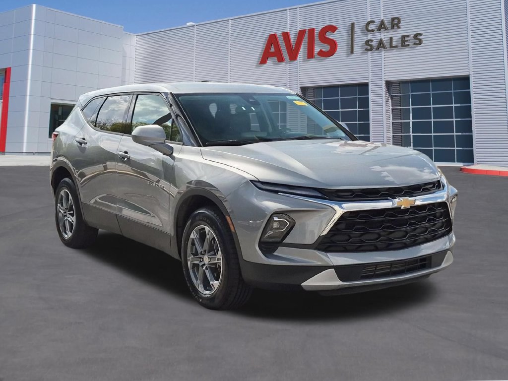 Used 2025 Chevrolet Blazer LT AWD/4WD image 3