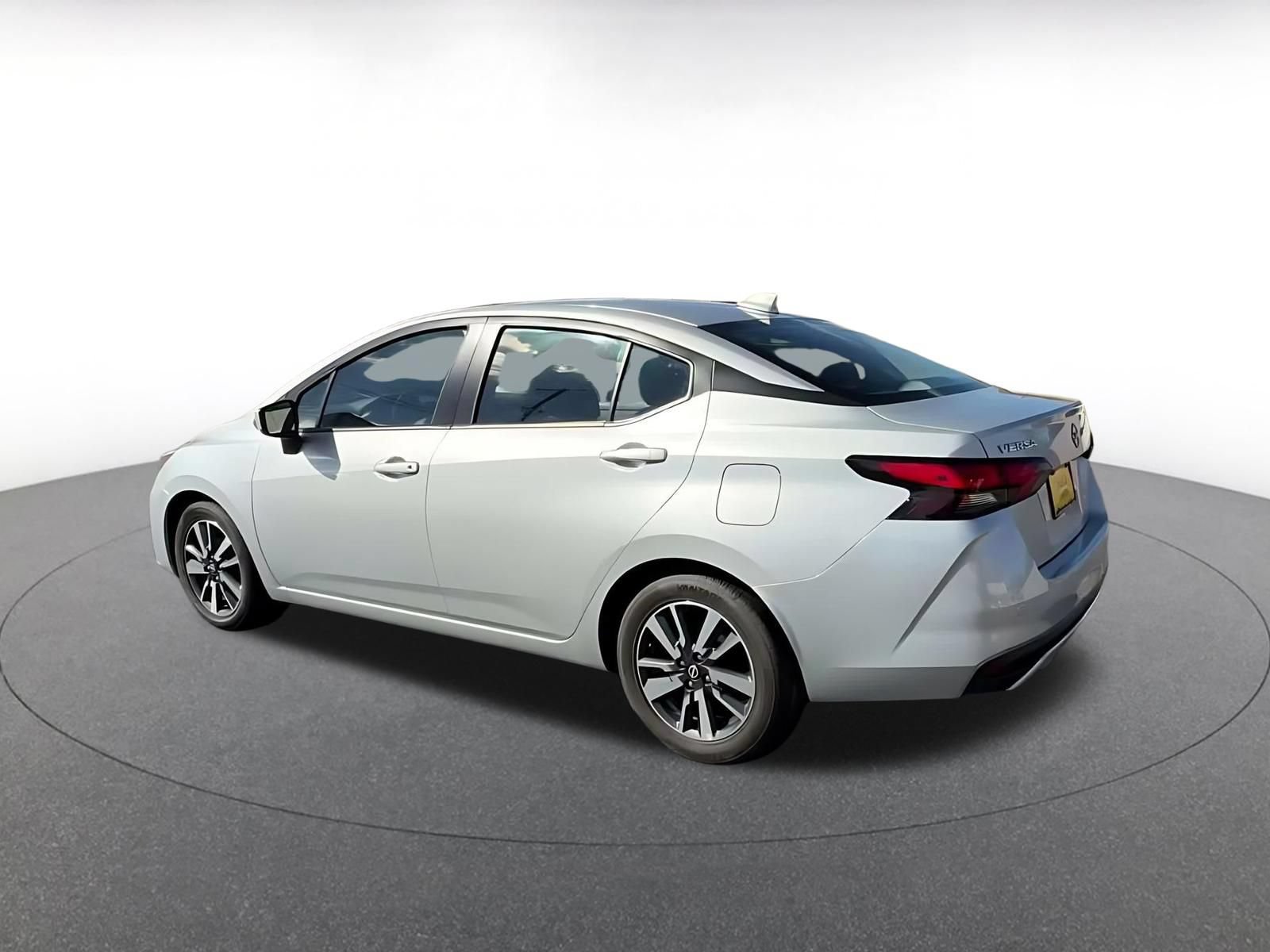 Used 2025 Nissan Versa SV FWD image 9