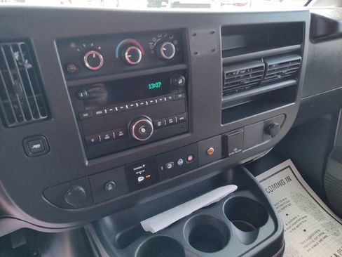 Used 2018 Chevrolet Express 2500 w/ Driver Convenience Package image 26