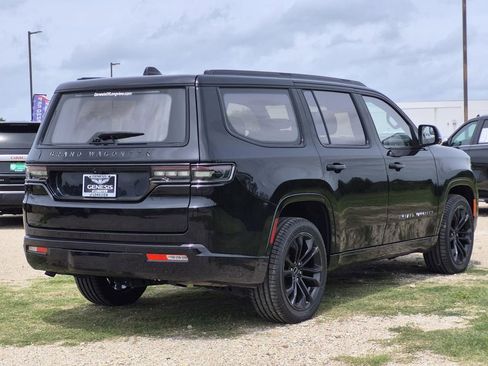 Used 2022 Jeep Grand Wagoneer Series II AWD/4WD image 7