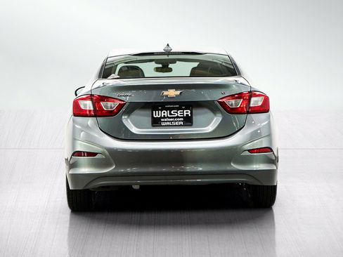 Used 2018 Chevrolet Cruze LT w/ LT Convenience Package FWD image 4