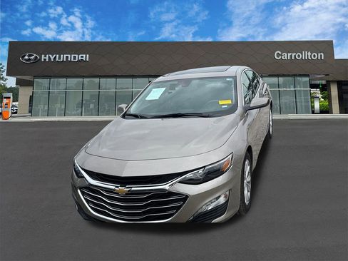 Used 2024 Chevrolet Malibu LT image 2