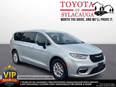 Used 2024 Chrysler Pacifica Touring-L FWD image 1