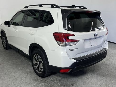 Used 2024 Subaru Forester Premium image 5
