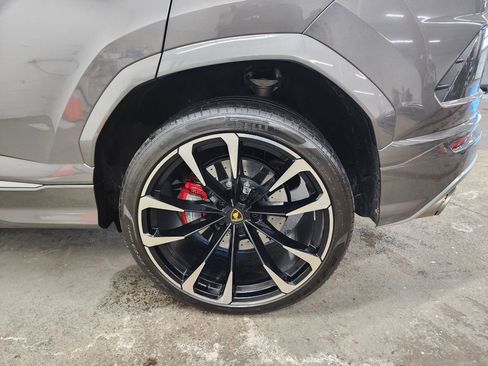 Used 2022 Lamborghini Urus image 46
