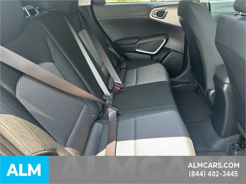 Used 2025 Kia Soul LX w/ LX Technology Package FWD image 17