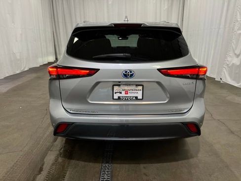 Used 2022 Toyota Highlander Limited AWD/4WD image 5