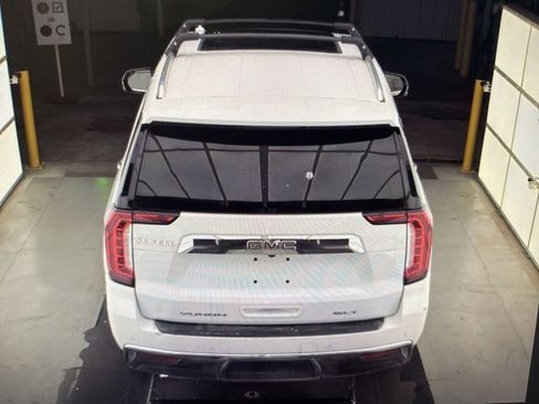 Used 2022 GMC Yukon SLT w/ SLT Premium Package image 5