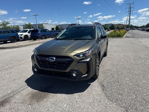 Certified 2024 Subaru Outback Premium w/ Popular Package #1A AWD/4WD image 3
